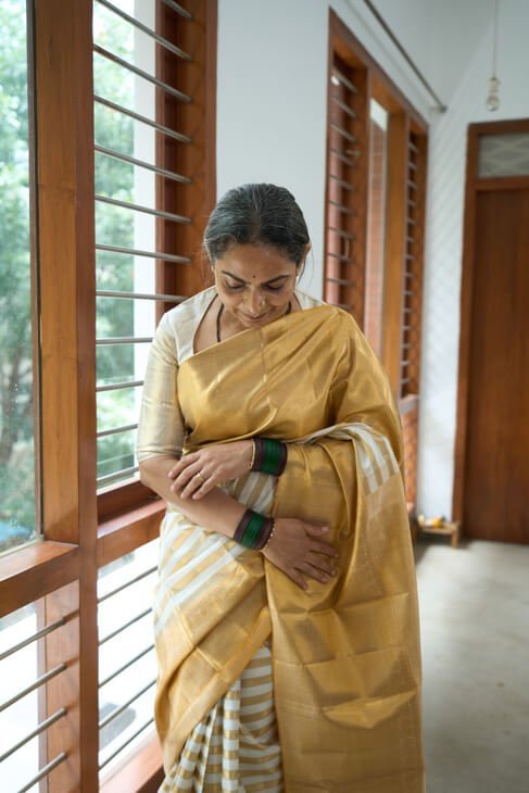 A Classic Ivory and Gold Saree_1