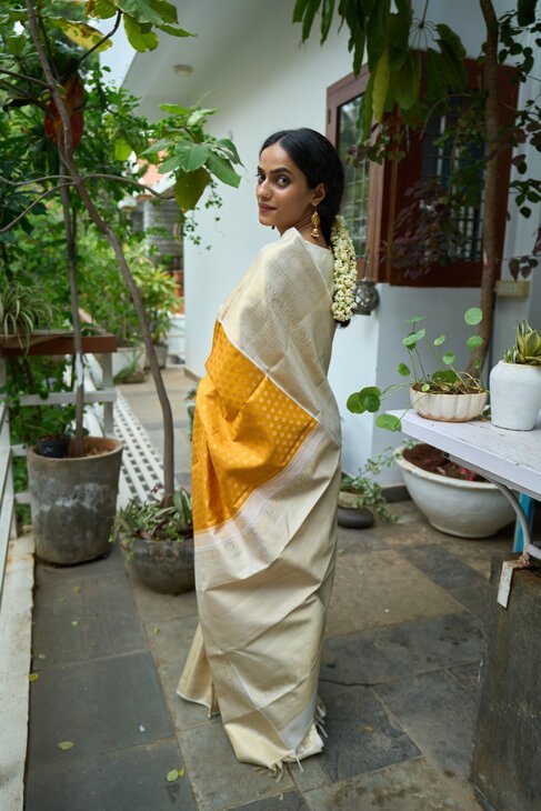 A Heritage Yellow and White Kanjeevaram Saree_1
