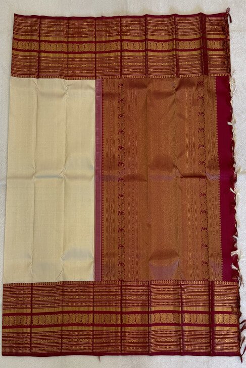 A Traditional Ivory and Maroon Kanjeevaram Saree_1